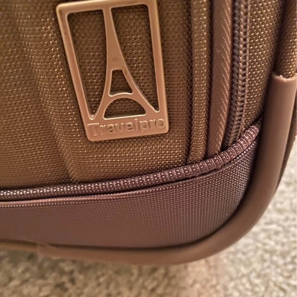 TravelPro Crew7 Light Brown 15 1/2W by 22L CARRY-ON MEDIUM LUGGAGE. - Picture 2 of 16
